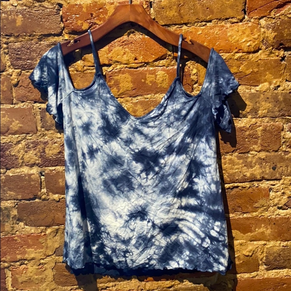 Lightweight stretchy AE shirt
